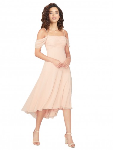 Günstige Eisrosa A-Linien Quadrat Ausschnitt Midi Chiffon Kurze Brautjungfernkleider