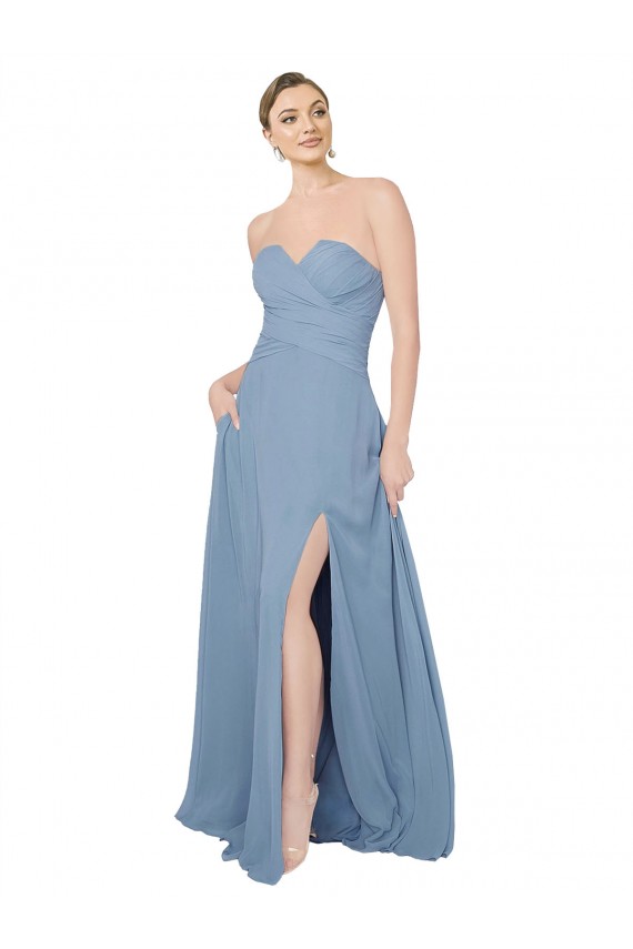 Günstige Staubiges Blau A-Linien Trägerlos Chiffon Lange Brautjungfernkleider
